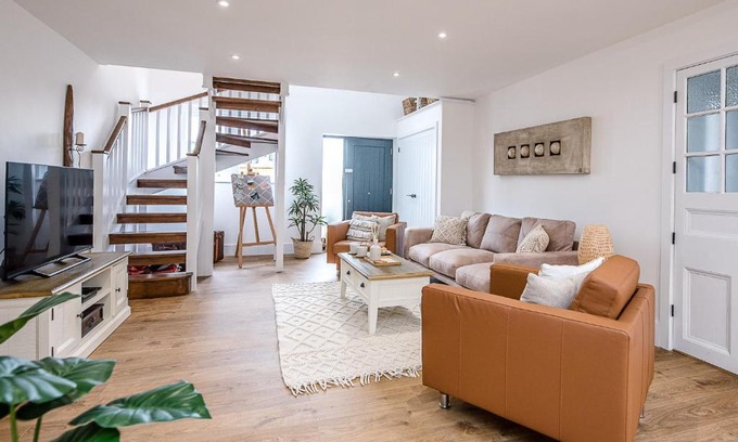 Leiston Casa | The Art Room, Leiston