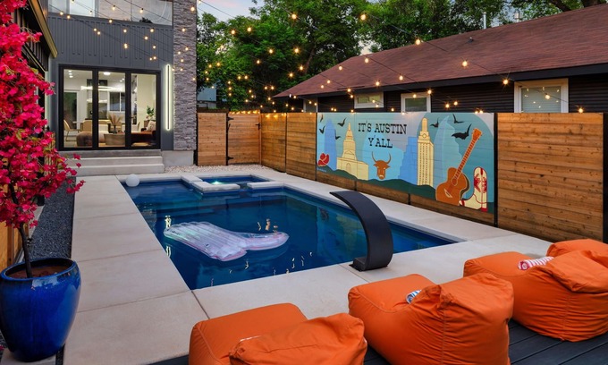 Chestnut Casa | The ArtHaus - Pool, Sauna, Hot Tub & Private Gym