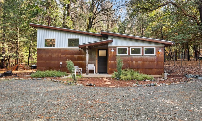 Nevada City Cabaña | The Artist Studio The Artist Studio - Swanky Little Hideout