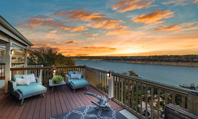 Point Venture Casa | The Ascent - Lakefront Private Doc Sleeps 10