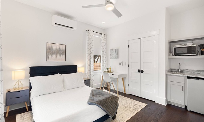 Westside Apartamento | The Ashley Suite at 697 King