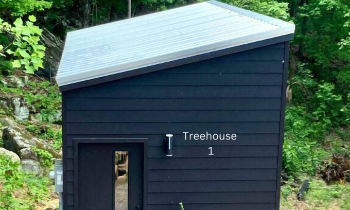 Lupton City Cabina | The Atlas Cedar Treehouse at Treetop Escapes
