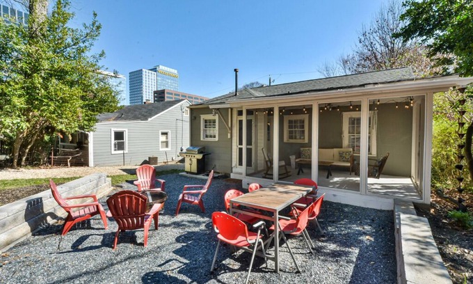 Atlantic Station Area Casa | The Audrey @Atlantic Station: Fire Pit, Outdoor Dining, BBQ, Cornhole/Horseshoes