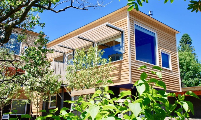 Grand Marais Casa | La aurora, un nuevo contemporáneo orgánico impresionante con una vista completa del puerto.