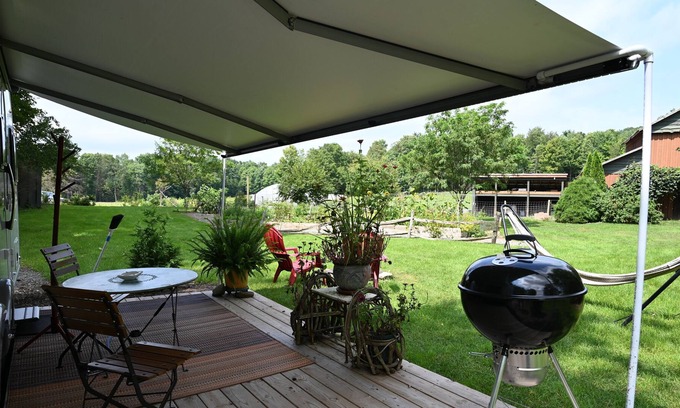Caroline Casa | The Avia at Scottland Yard Farm