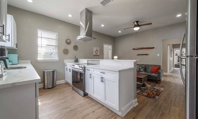 Tampa Apartamento | "The Aviator Flat" - 3BR Apt|Fire Pit|Grill