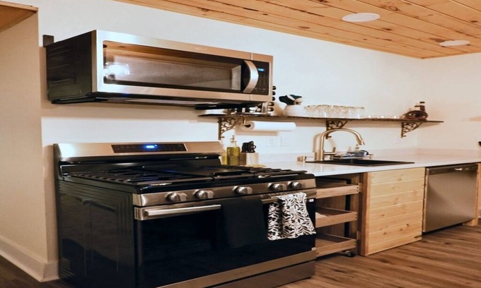 Madison Casa | The Aviator: Serene Ambience & Stylish Comfort