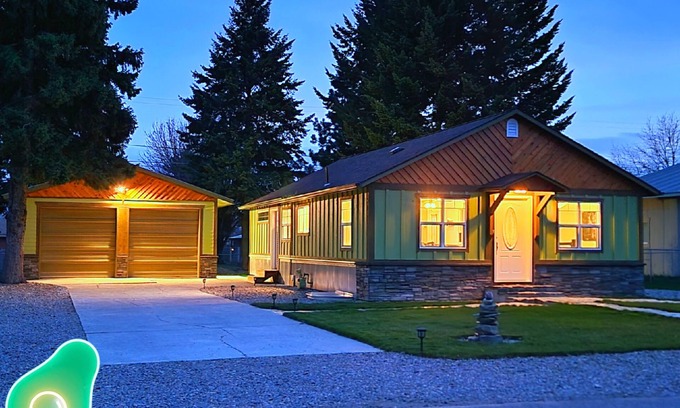 Columbia Falls Casa | THE AVOCADO ABODE ! Glacier National Park DT Columbia Falls Whitefish KIDS FAV!!