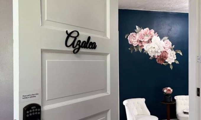Woodsfield Apartamento | The Azalea Room w/ Queen Bed