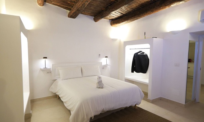 Chiaia Cama Y Desayuno | The B&B "Ai 13 Gradoni di Chiaia is an oasis of calm in the center of Naples.