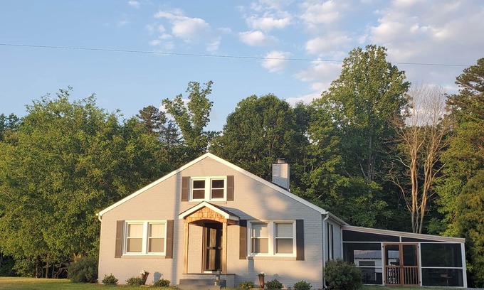 King Casa | The B's Nest-Cozy County Heaven! 5 Star Host!