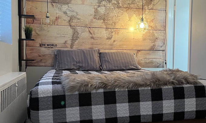 South London Apartamento | The Bachelor Pad-In the Heart of Wortley Village!
