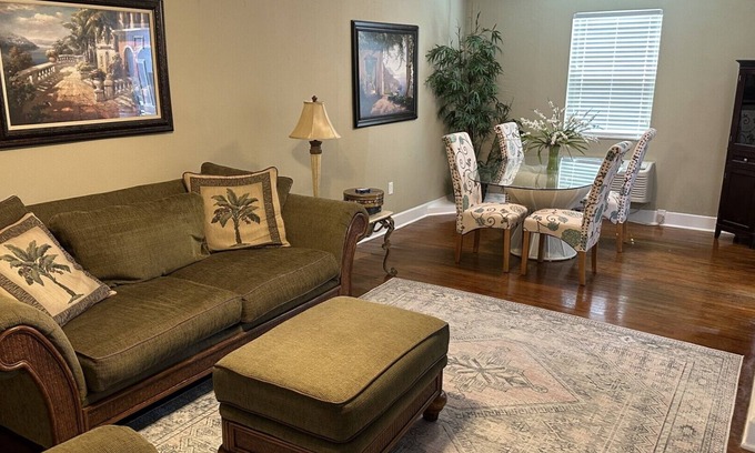 Highlands - Perkins Casa | The Baker: 2-bedroom townhome. Walk to LSU