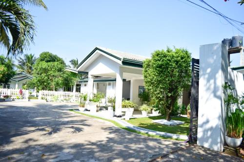 Seeduwa - Katunayake Casa | The Bamboo Tree Transit Hotel