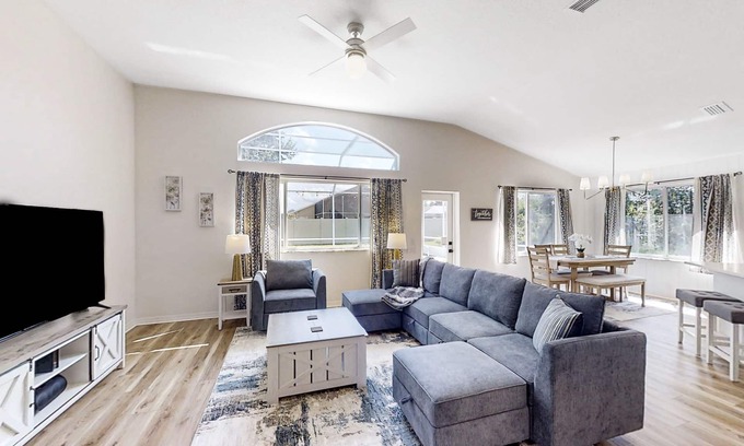 Indian Trails Casa | The Barefoot Bungalow | House in Palm Coast with an enclosed pool & grill