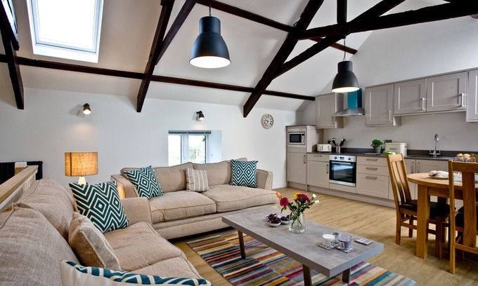 Torcross Cabaña | The Barn, 21 At The Beach - una cabaña con capacidad para 4 personas en 2 habitaciones