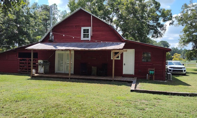 Metter Otro | The Barn at Canoochee Farms (23 miles from Statesboro and GSU)
