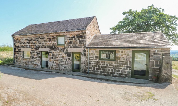 Horton Cabaña | THE BARN AT CHATSWORTH FARM, family friendly in Brown Edge