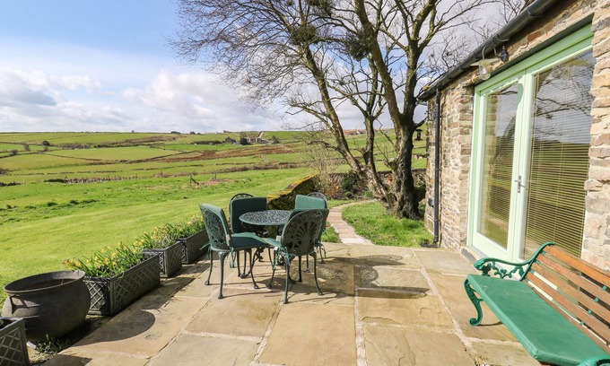 Sowerby Bridge Cabaña | THE BARN AT CROW HILL SHAW FARM, romantic in Sowerby Bridge