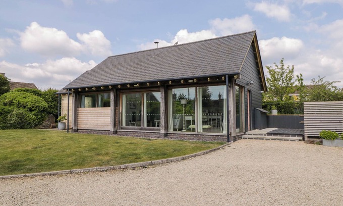 Colerne Cabaña | THE BARN AT DAUBENEYS, pet friendly, with open fire in Colerne