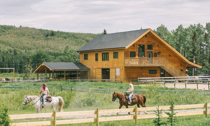 Bragg Creek Casa | "The Barn" en M&M Ranch - Bragg Creek, Alberta, Canadá