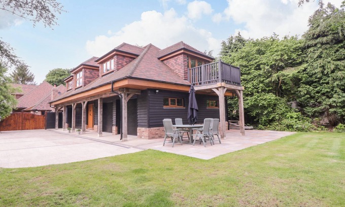 Maidstone Cabaña | THE BARN AT MULBERRY LODGE, family friendly, with a garden in Langley