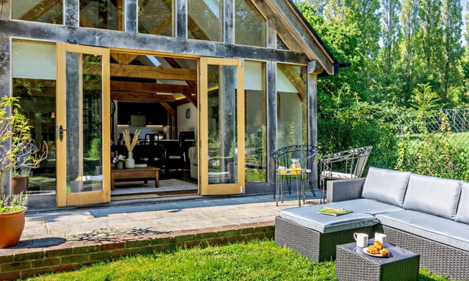 Woodmancote Casa | The Barn at Pigeon Cottage
