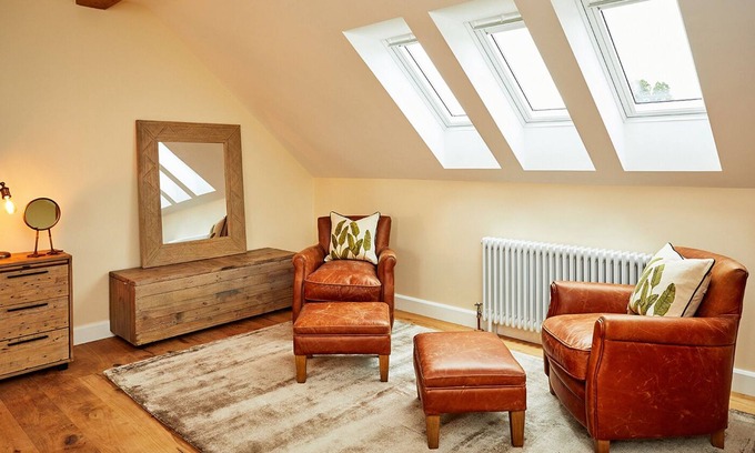 Pudleston Casa | The Barn at Pudleston Court, 6 bed luxury house with pool