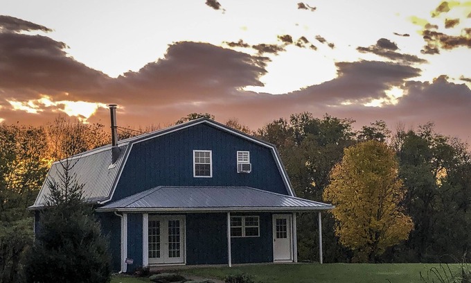 Blissfield Casa | "The Barn at Sunset Lane" - Spacious 4BR Home on 16 Acres