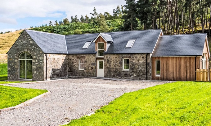 Glen Urquhart Casa | The Barn by Interhome