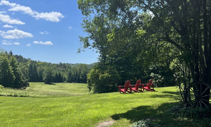 La Peche Casa | The Barn: un lugar de reunión, 80 acres que bordean el parque Gatineau