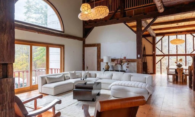 Ancram Casa | The Barn @Doodletown: Renovated Barn w/ Firepit