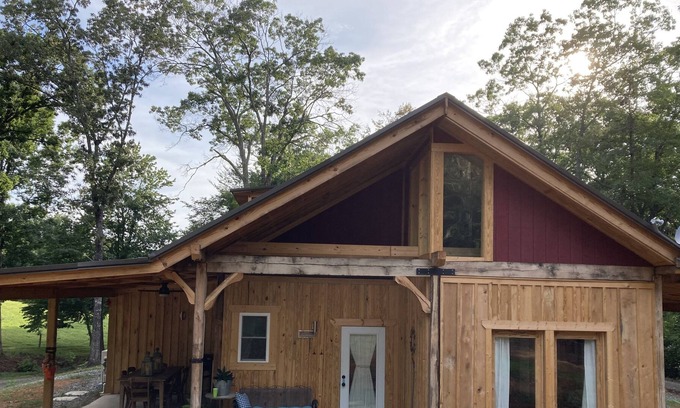Mill Spring Cabina | The Barn House - 8 miles to TIEC