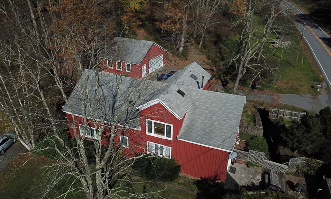 Denver Otro | The Barn Loft. Streamside living in a spacious and tastefully renovated barn