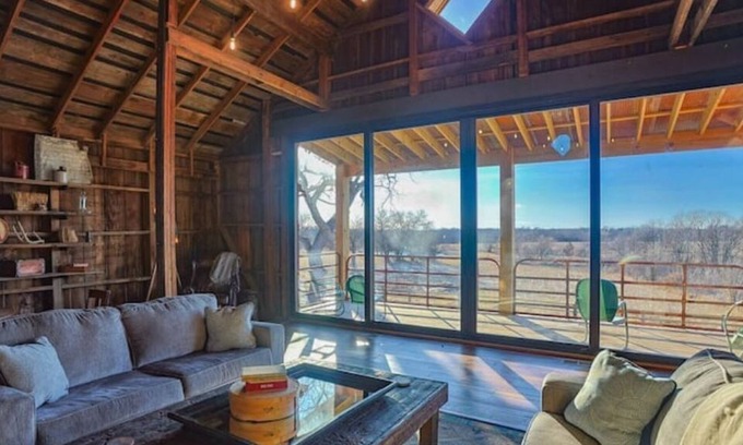 Waldron Casa | The Barn on 7