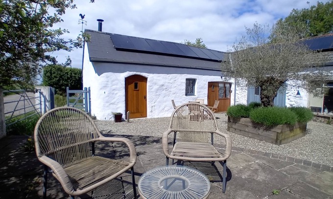 Pembroke Casa | The Barn, Square Island nr Pembroke. Peaceful and pet friendly.