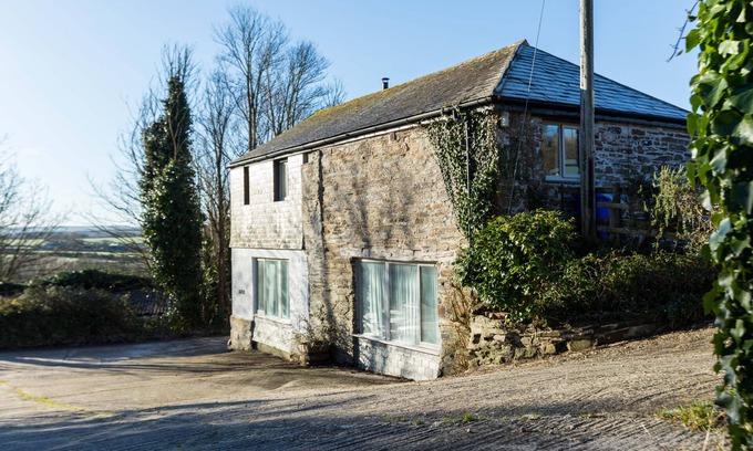 St Minver Casa | THE BARN, ST MINVER, pet friendly, with a garden in St Minver