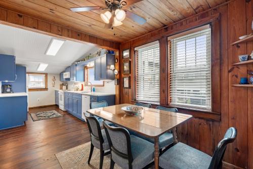Colington Casa | The Barn