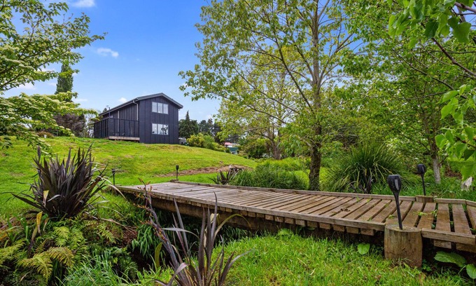 Waihi Casa | The Barn - Waihi Holiday Home