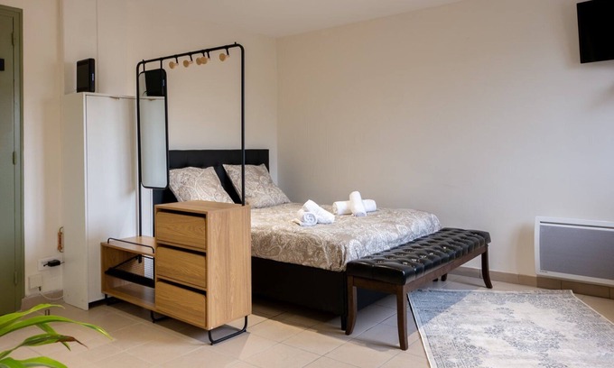 Sable-sur-Sarthe Apartamento | The Baroque Room ~ Parking ~ Autonomous Arrival