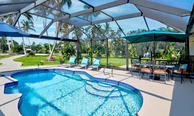 Bokeelia Casa | The Barrancas Barnacle! A Private Canal-Front Island Oasis w/ Dock, Sleeps 10