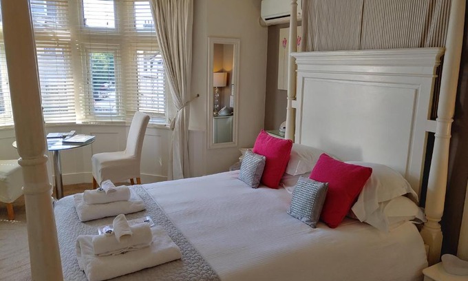 Bath Cama Y Desayuno | The Bath House Boutique B&B - IN-ROOM Breakfast - FREE parking