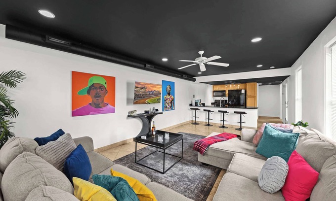 Cherokee Triangle Apartamento | The BAX: 3 Story Retreat w/ Patios in Highlands