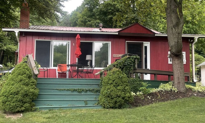 Ludington Cabaña | The Bay Cottage has wonderful views of Hamlin lake from its deck 50’ from lake