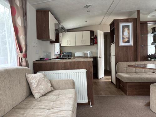 Aberystwyth Casa | The Bay Pearl 2 Bedroom Elegant Pet Free Stay at Clarach