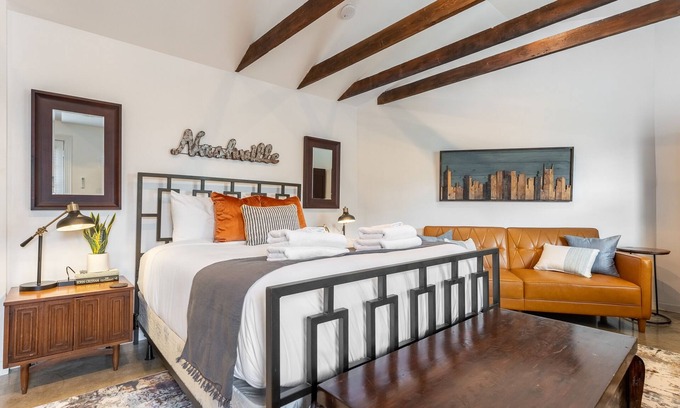 Buena Vista Apartamento | The Bea Arthur - Charming Guest House Only 5 Minutes from Downtown