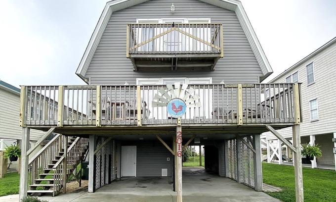 Surf City Casa | The Beach Barn - Dog-Friendly, Sleeps 10, Free Linen, Shibumi & RV Parking