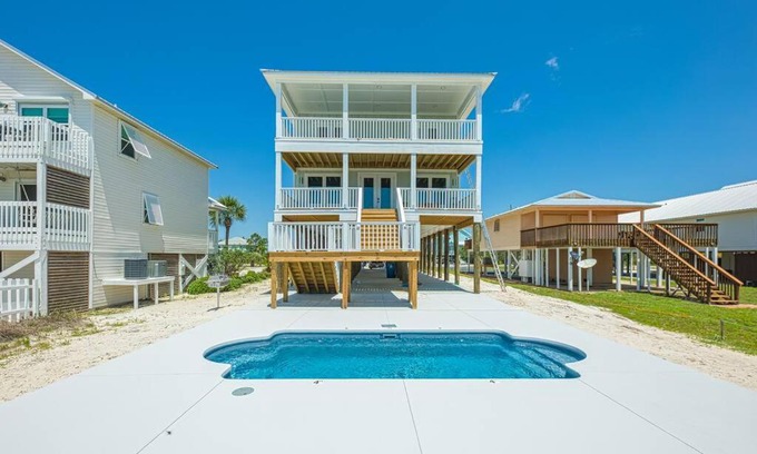 Gulf Shores Casa | The Beach Fox- Sleeps 26- Walk to the Beach!