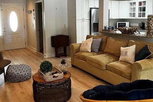 Naples Park Casa | The Beach Hive Cottage