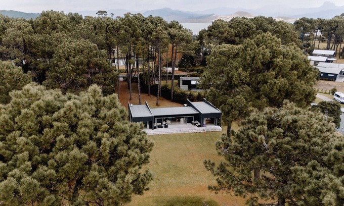 Matarangi Casa | The Beach House - A wonderful modern beach home with glorious sea views